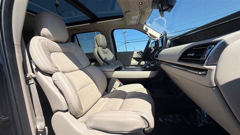 Used 2021 Lincoln Navigator Reserve w/ Luxury Package AWD/4WD image 36