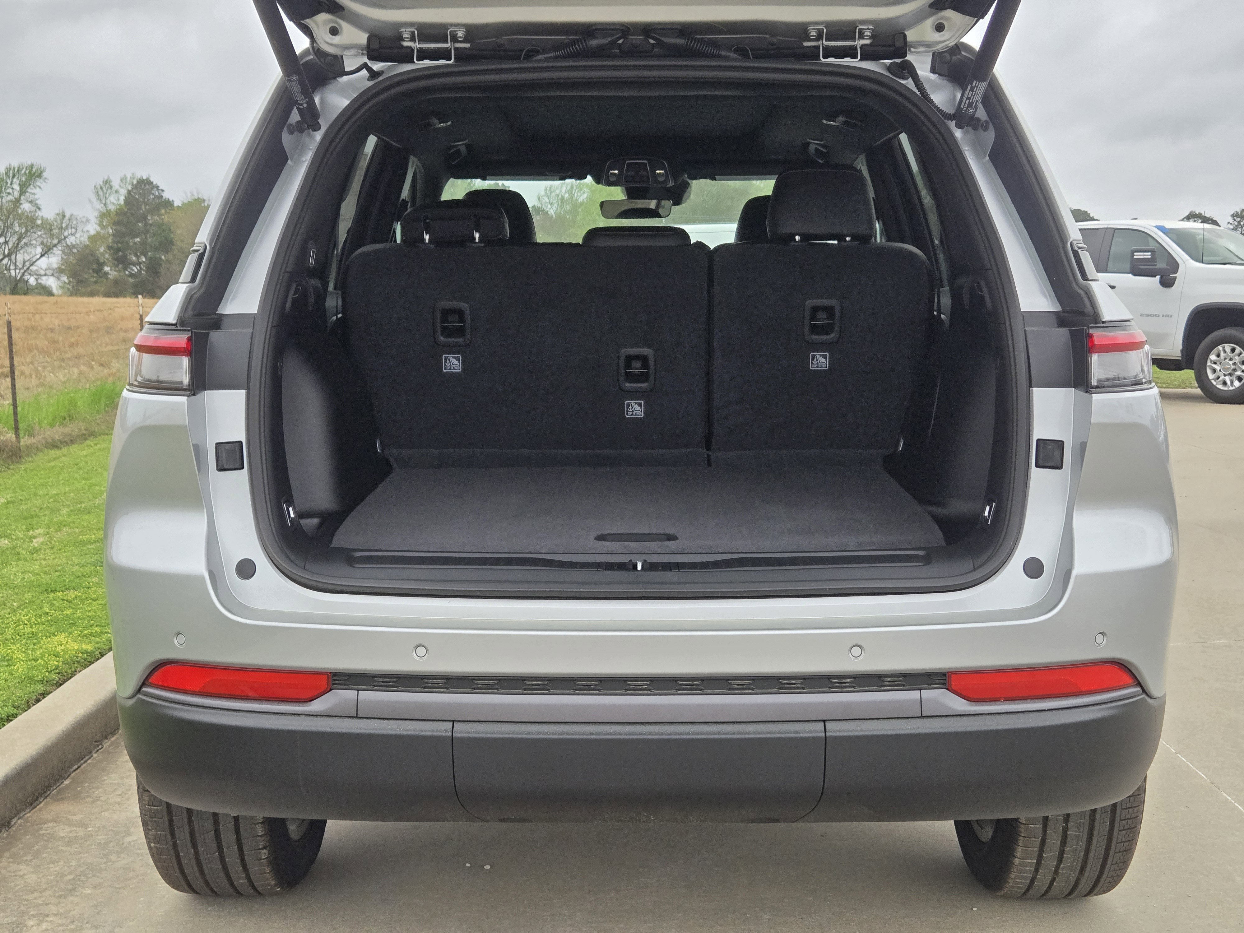 New 2026 Jeep Grand Cherokee Limited w/ Limited Altitude Package RWD image 6