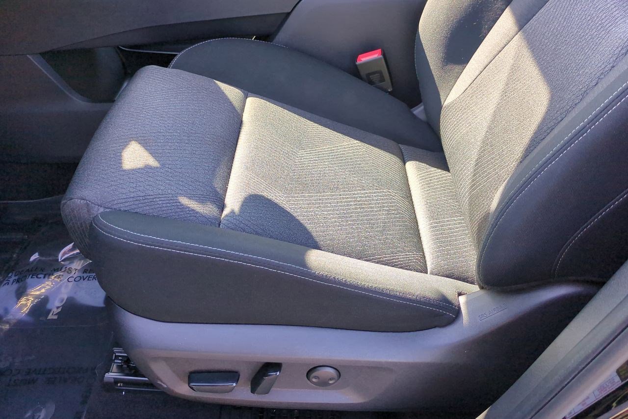 Certified 2024 Nissan Rogue SV FWD image 17