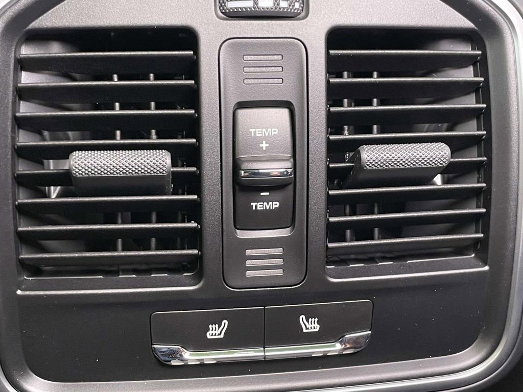 New 2025 Porsche Macan Base image 25