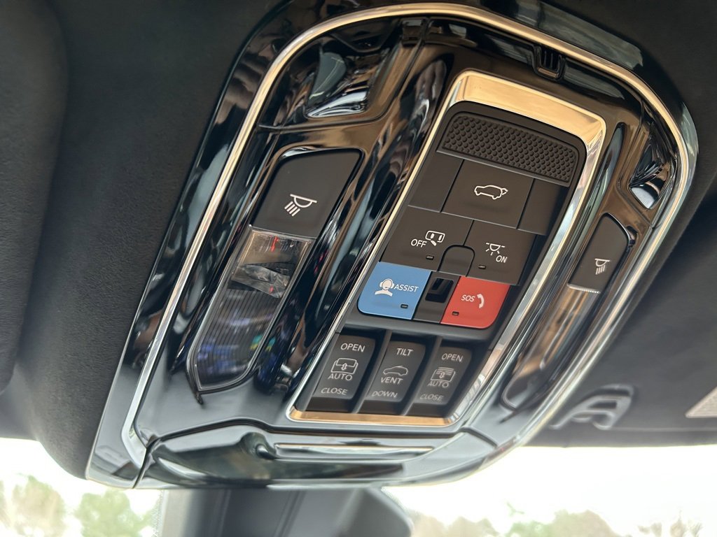 Used 2024 Jeep Grand Wagoneer Series III w/ HD Trailer Tow Package image 61