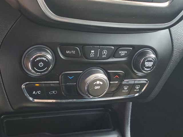 Used 2021 Jeep Cherokee Latitude Plus AWD/4WD image 30