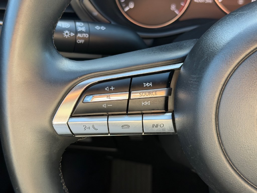 Used 2019 MAZDA MAZDA3 Hatchback w/ Preferred Package FWD image 31