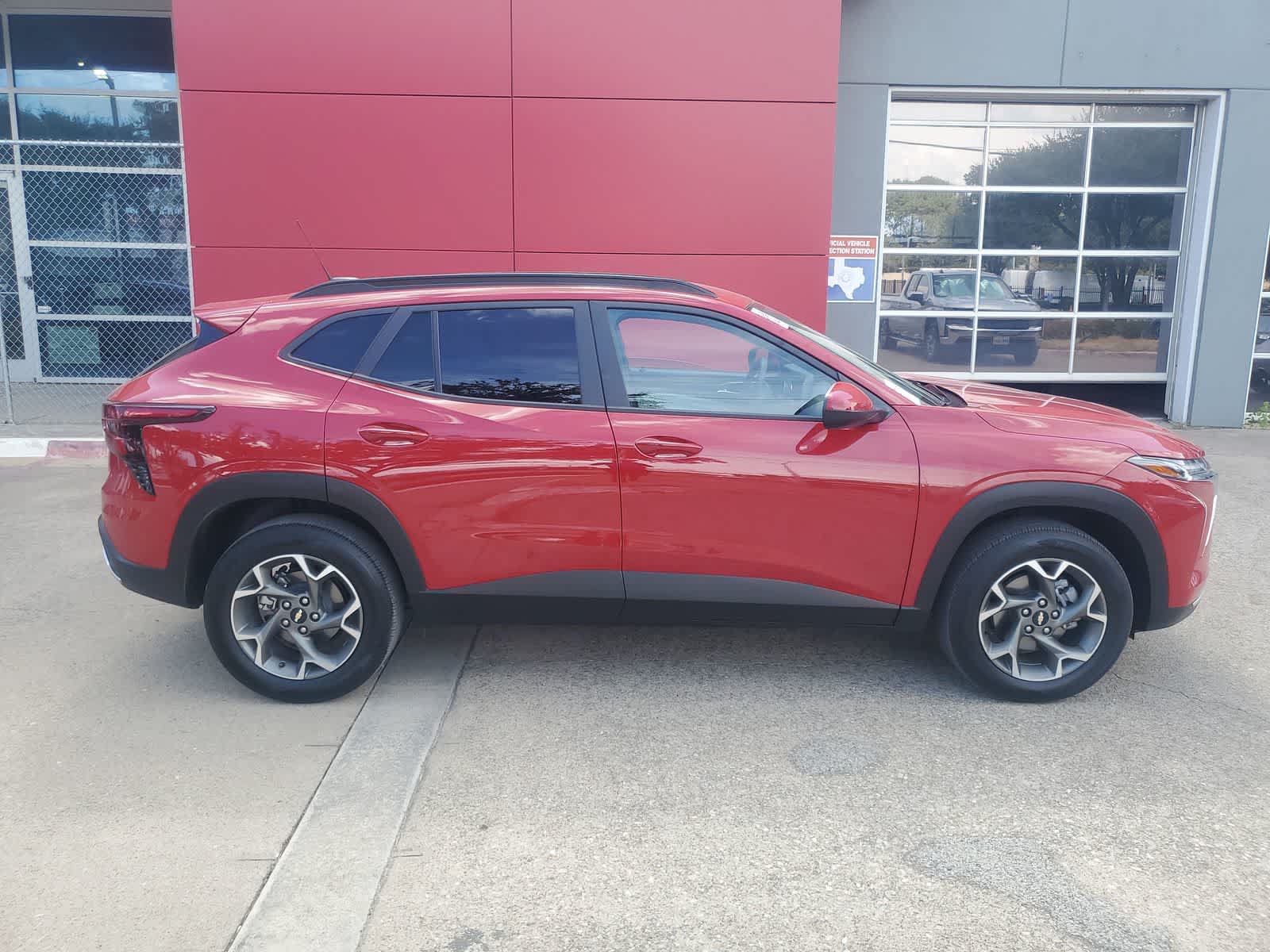 Used 2026 Chevrolet Trax LT FWD image 7