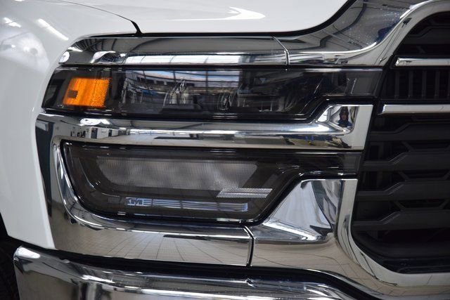 Used 2026 RAM 3500 Tradesman w/ Chrome Appearance Group AWD/4WD image 6