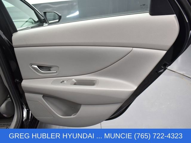 Used 2025 Hyundai Elantra SEL FWD image 30