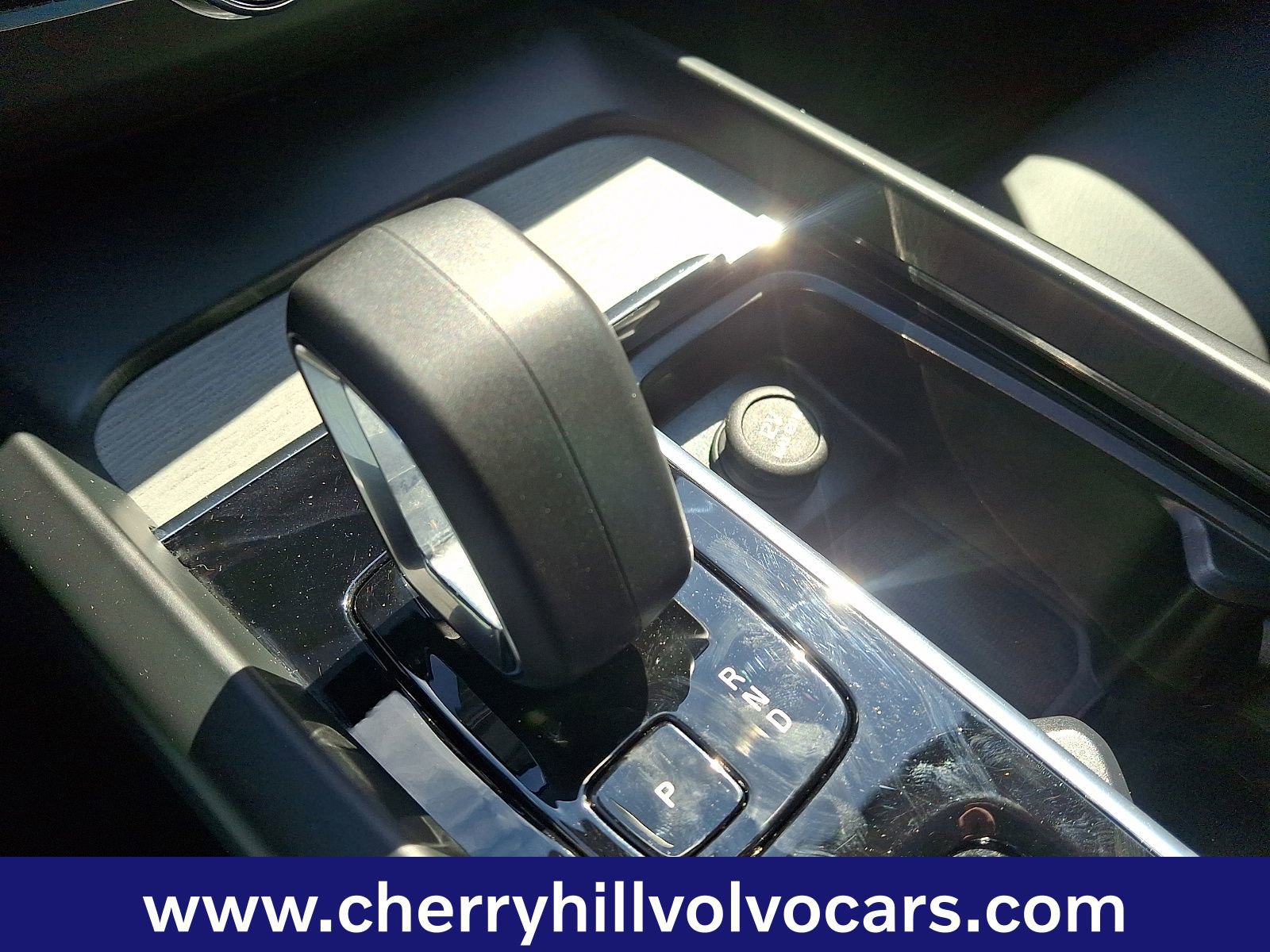 Certified 2025 Volvo XC60 B5 Plus image 16