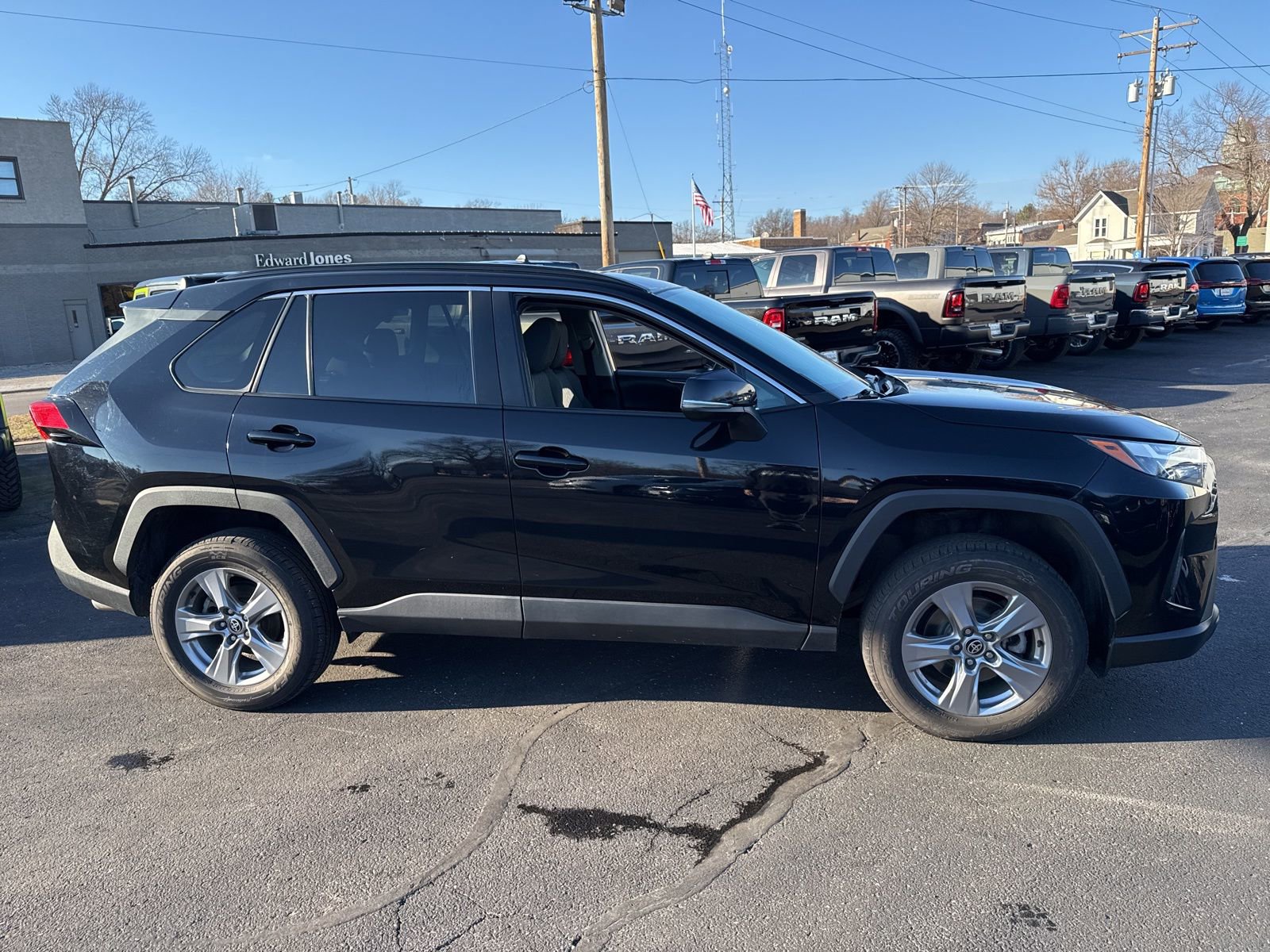 Used 2022 Toyota RAV4 XLE image 8