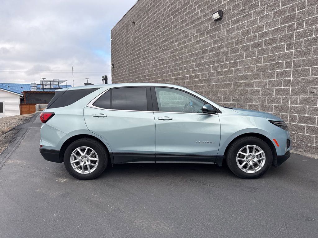 Used 2022 Chevrolet Equinox LT w/ Driver Convenience Package image 4