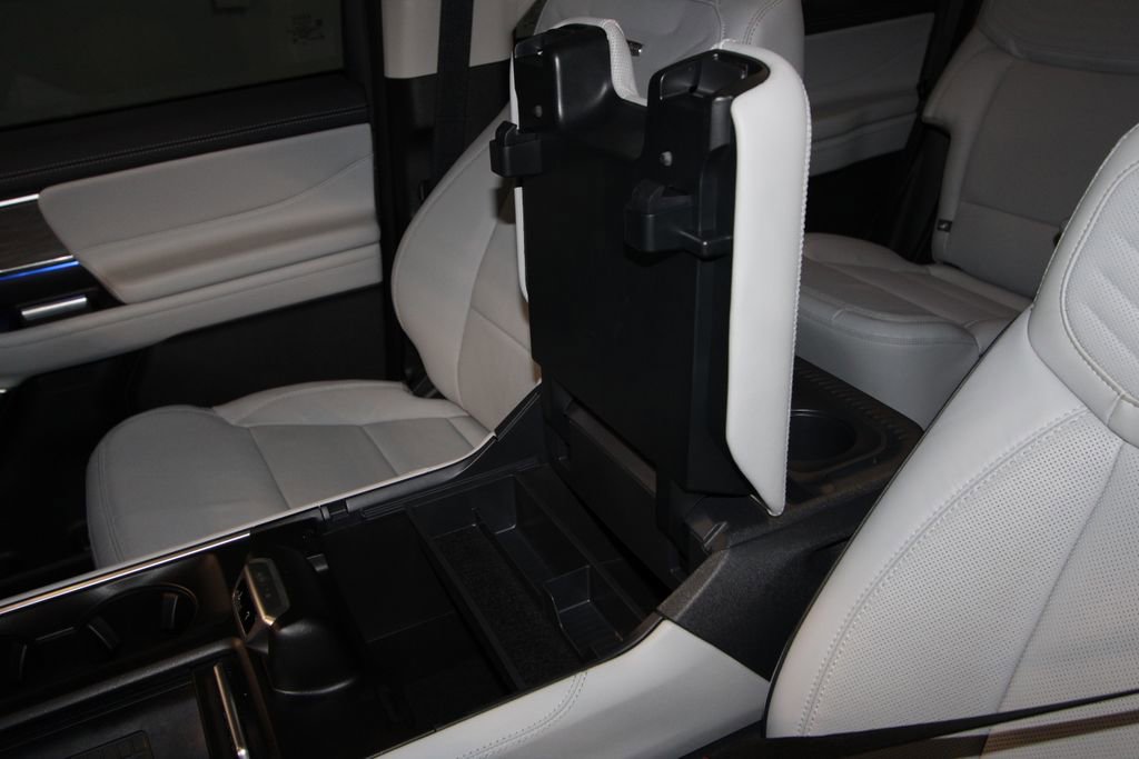 Used 2025 Ford Expedition Platinum w/ Platinum Ultimate Package image 24