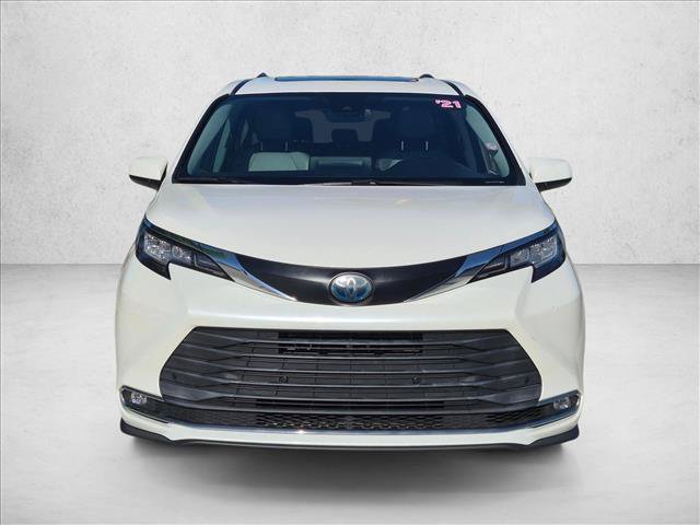 Used 2021 Toyota Sienna XLE FWD image 2