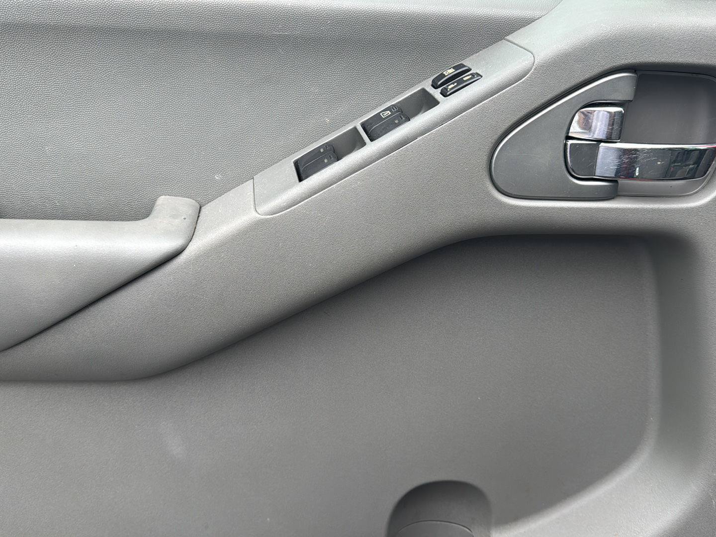 Used 2014 Nissan Frontier SV AWD/4WD image 14