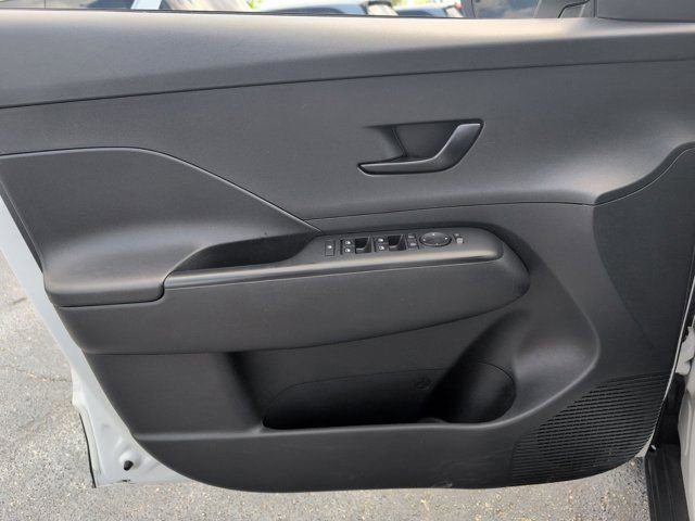 Used 2025 Hyundai Kona SEL FWD image 11
