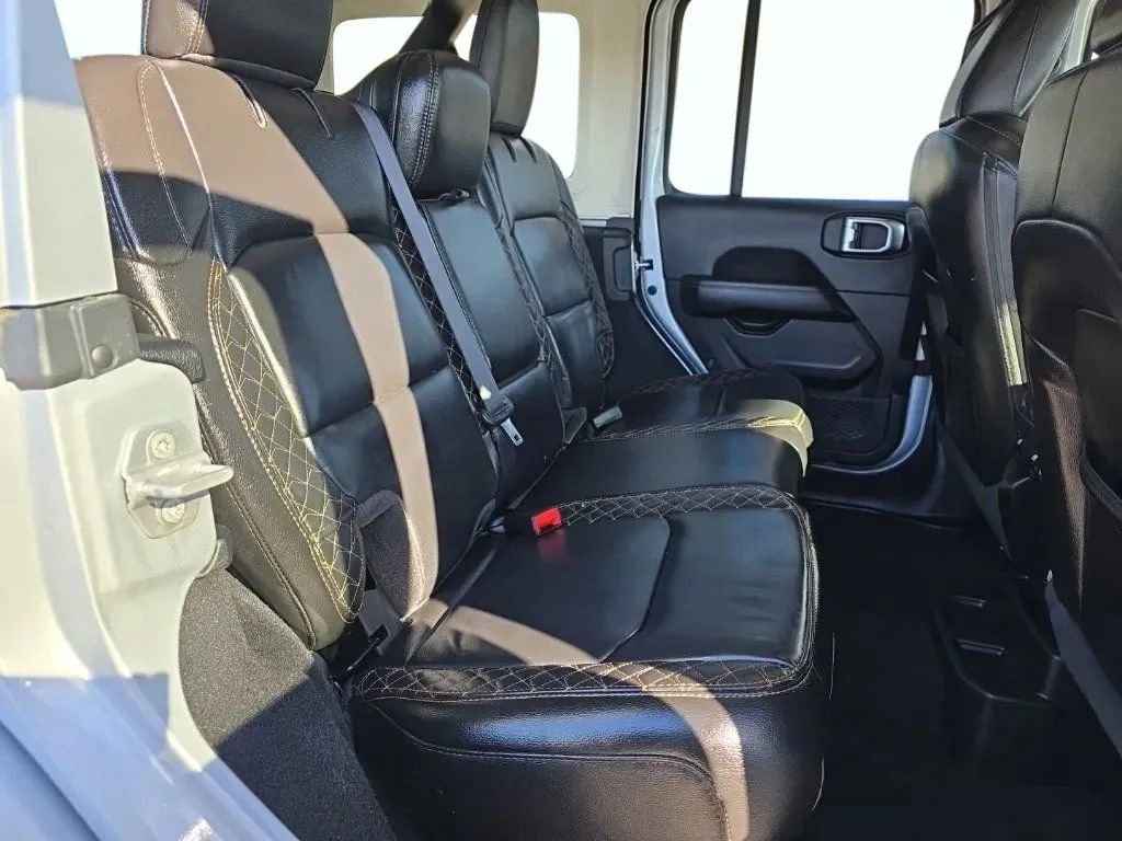 Used 2022 Jeep Wrangler Unlimited Sahara image 16