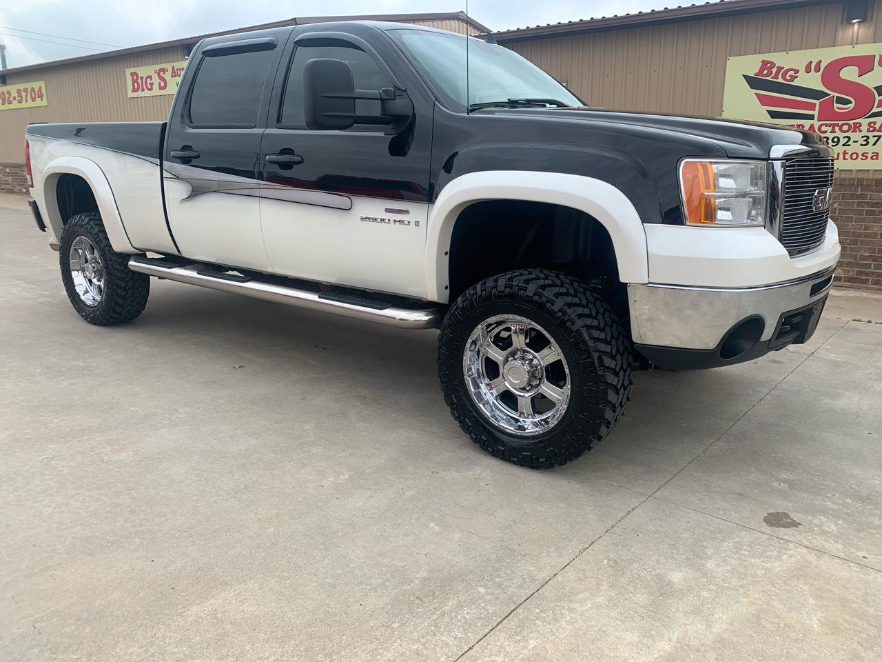 Used 2008 GMC Sierra 2500 SLT w/ Z71 Off-Road Package AWD/4WD image 1