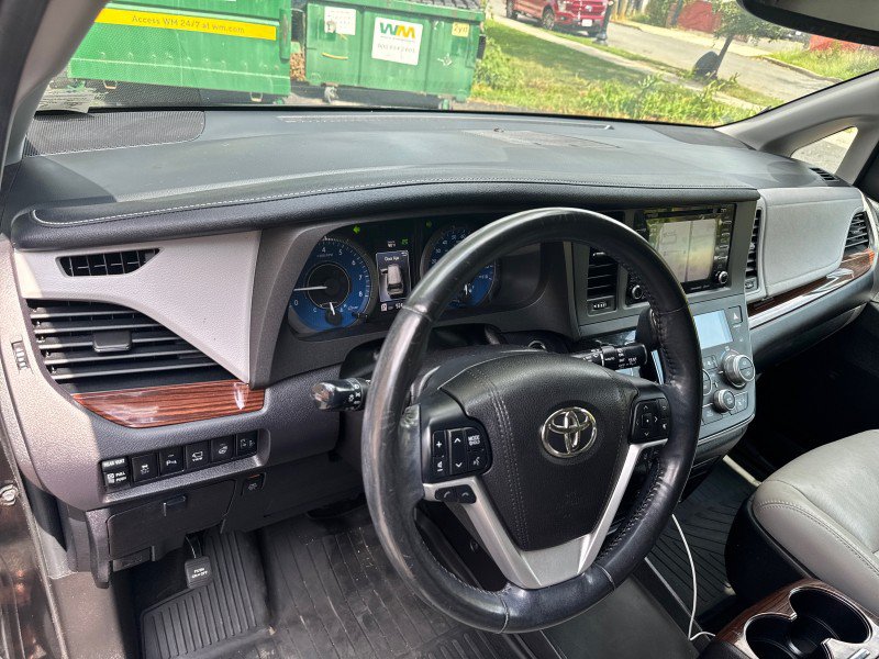 Used 2018 Toyota Sienna Limited Premium AWD/4WD image 14