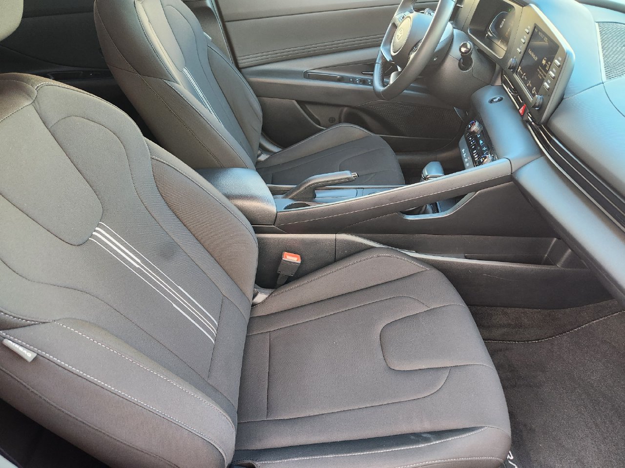 Used 2025 Hyundai Elantra Sport FWD image 11