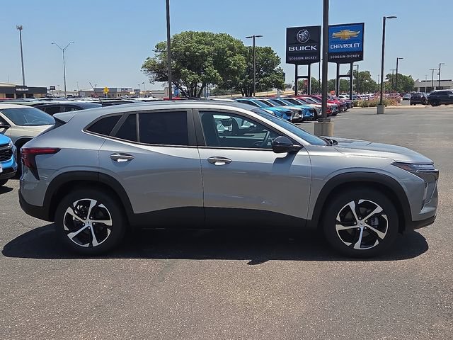 New 2026 Chevrolet Trax RS w/ Sunroof Package FWD image 5