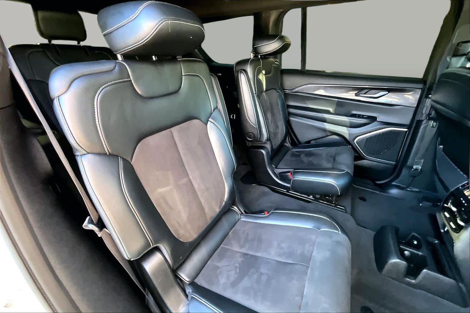 Used 2021 Jeep Grand Cherokee L Laredo AWD/4WD image 19