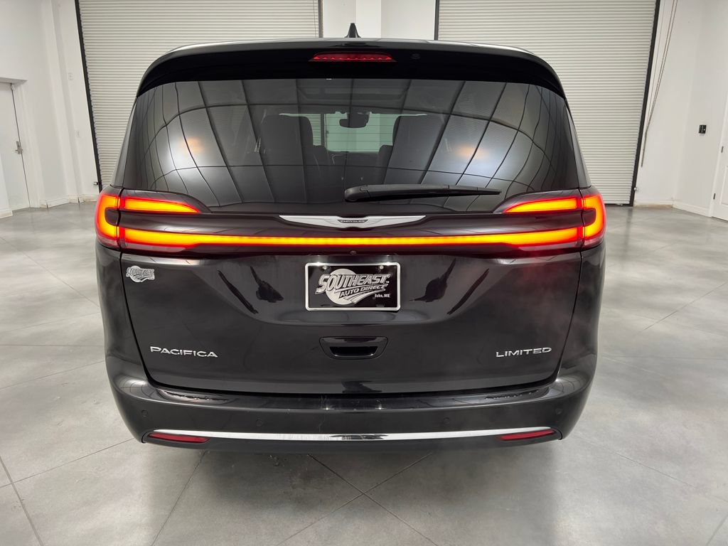 Used 2024 Chrysler Pacifica Limited FWD image 8
