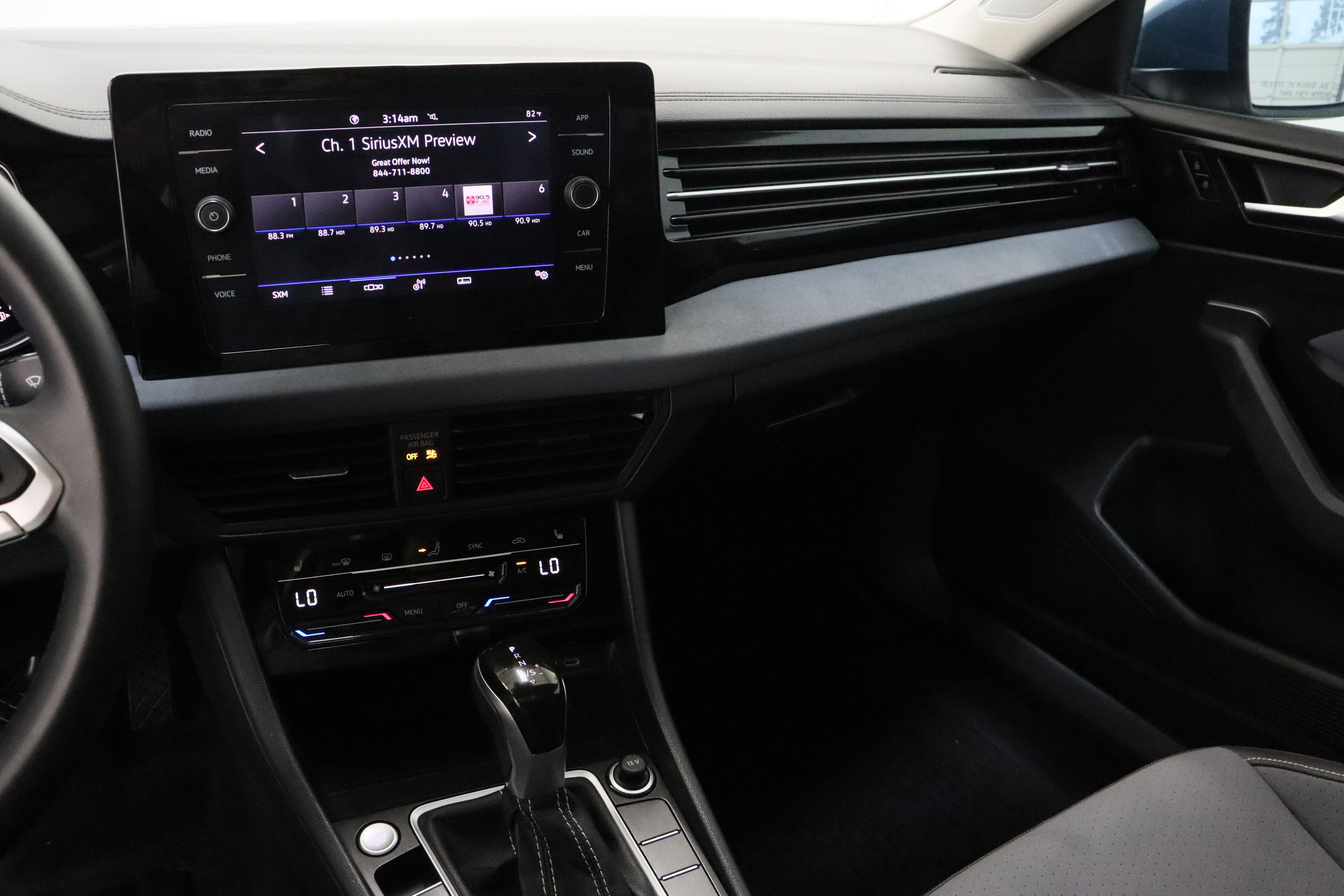 Used 2025 Volkswagen Jetta SE image 16