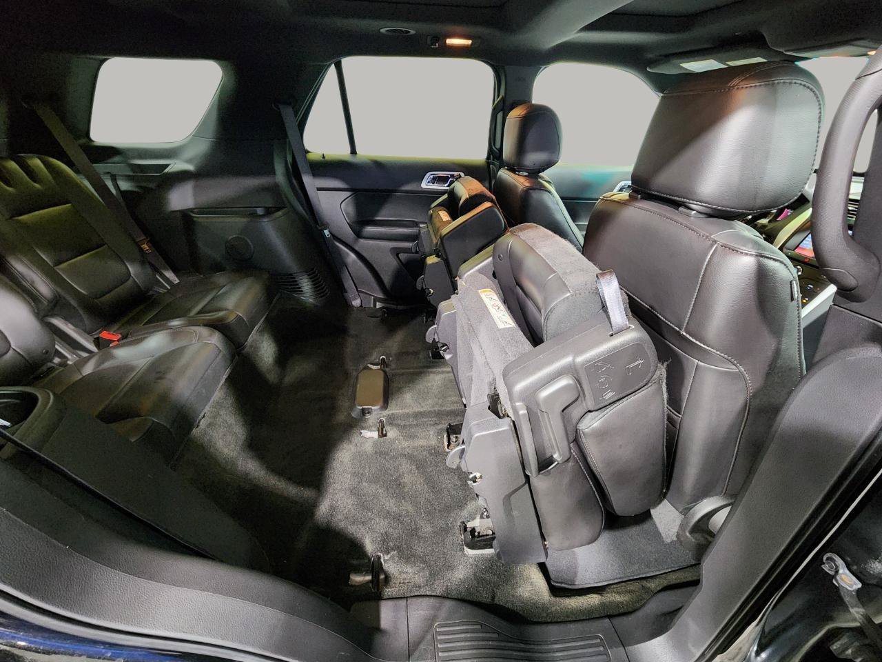 Used 2015 Ford Explorer XLT w/ Equipment Group 202A AWD/4WD image 40