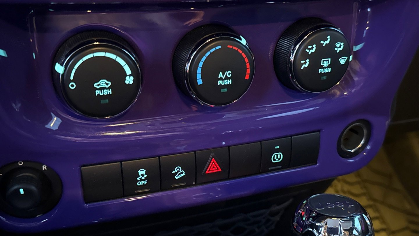 Used 2013 Jeep Wrangler Unlimited Sahara w/ Connectivity Group image 20