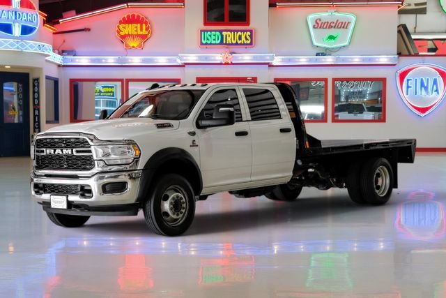 Used 2024 RAM 5500 Tradesman w/ Chrome Appearance Group AWD/4WD image 2