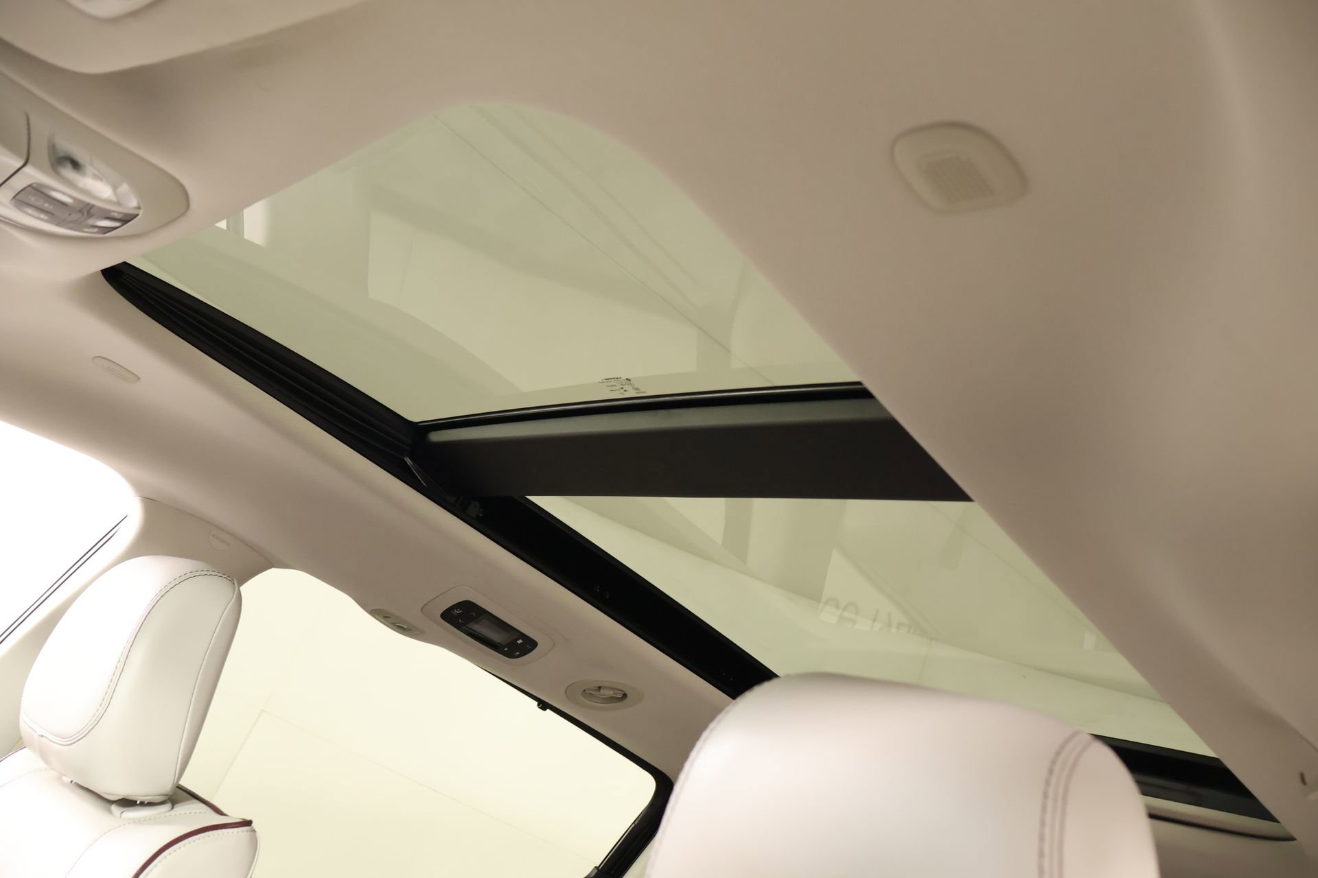 Used 2017 Chrysler Pacifica Limited w/ Tire & Wheel Group image 17