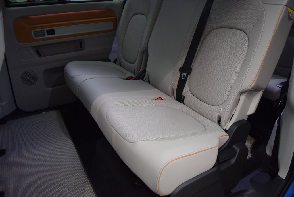 New 2025 Volkswagen ID. Buzz Pro S Plus image 5