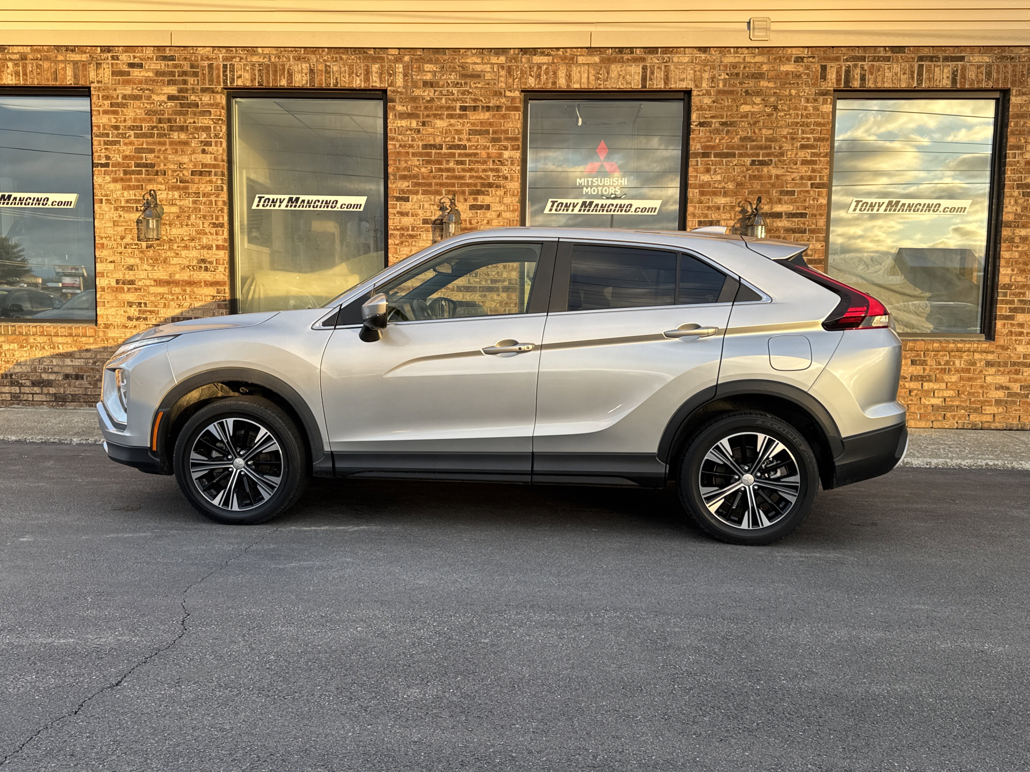 Used 2022 Mitsubishi Eclipse Cross SEL 4WD image 2