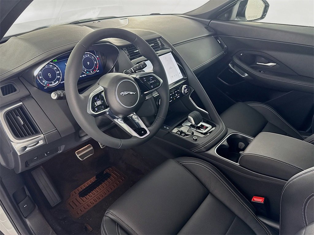 New 2024 Jaguar E-PACE R-Dynamic SE image 9