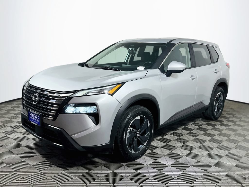 Used 2025 Nissan Rogue SV AWD/4WD image 3