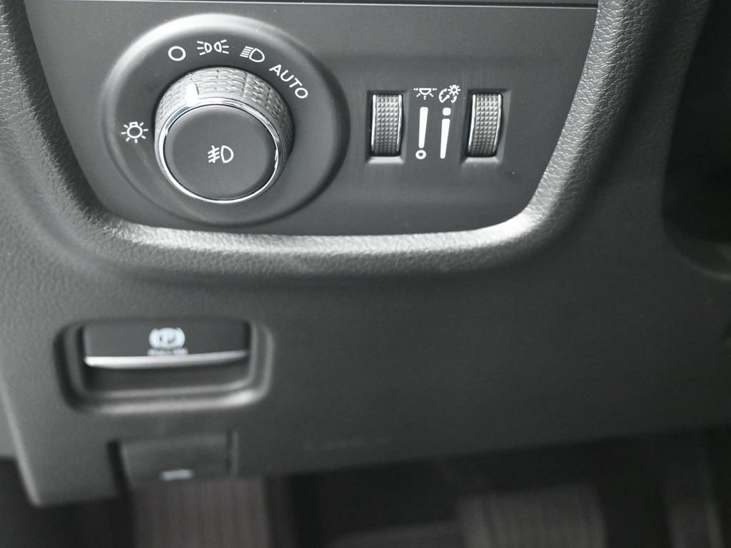 New 2026 Jeep Grand Cherokee L Limited RWD image 20