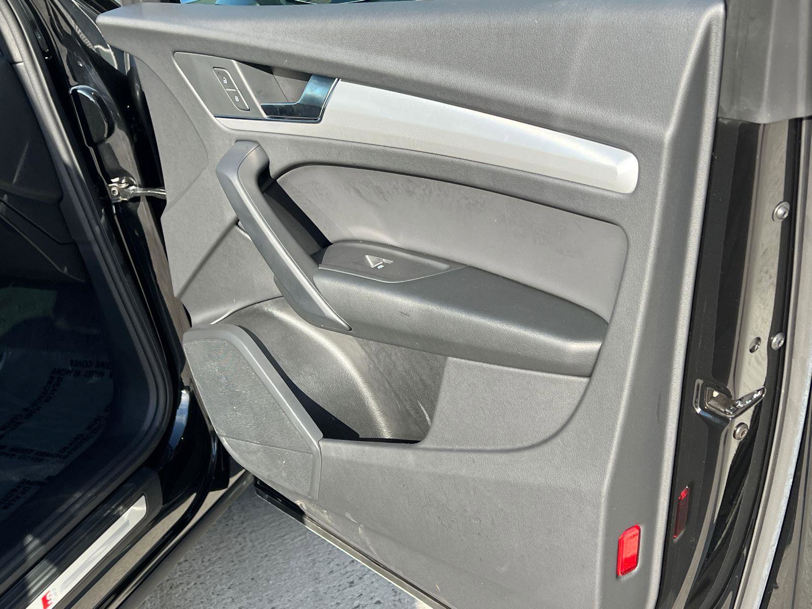 Used 2025 Audi Q5 2.0T Premium w/ Convenience Plus Package image 14