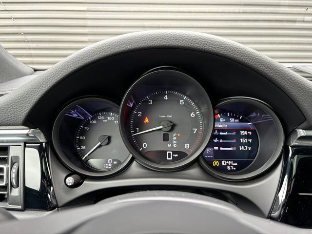 Certified 2026 Porsche Macan AWD/4WD image 17