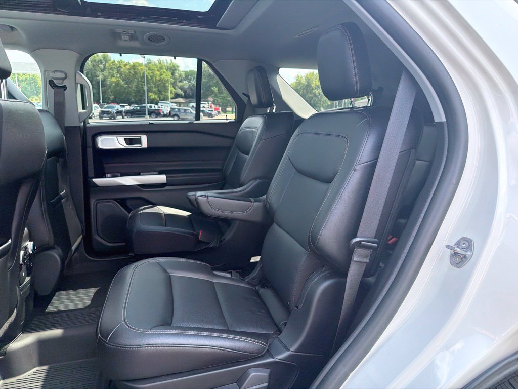 Certified 2023 Ford Explorer Limited w/ Limited Technology Package AWD/4WD image 15