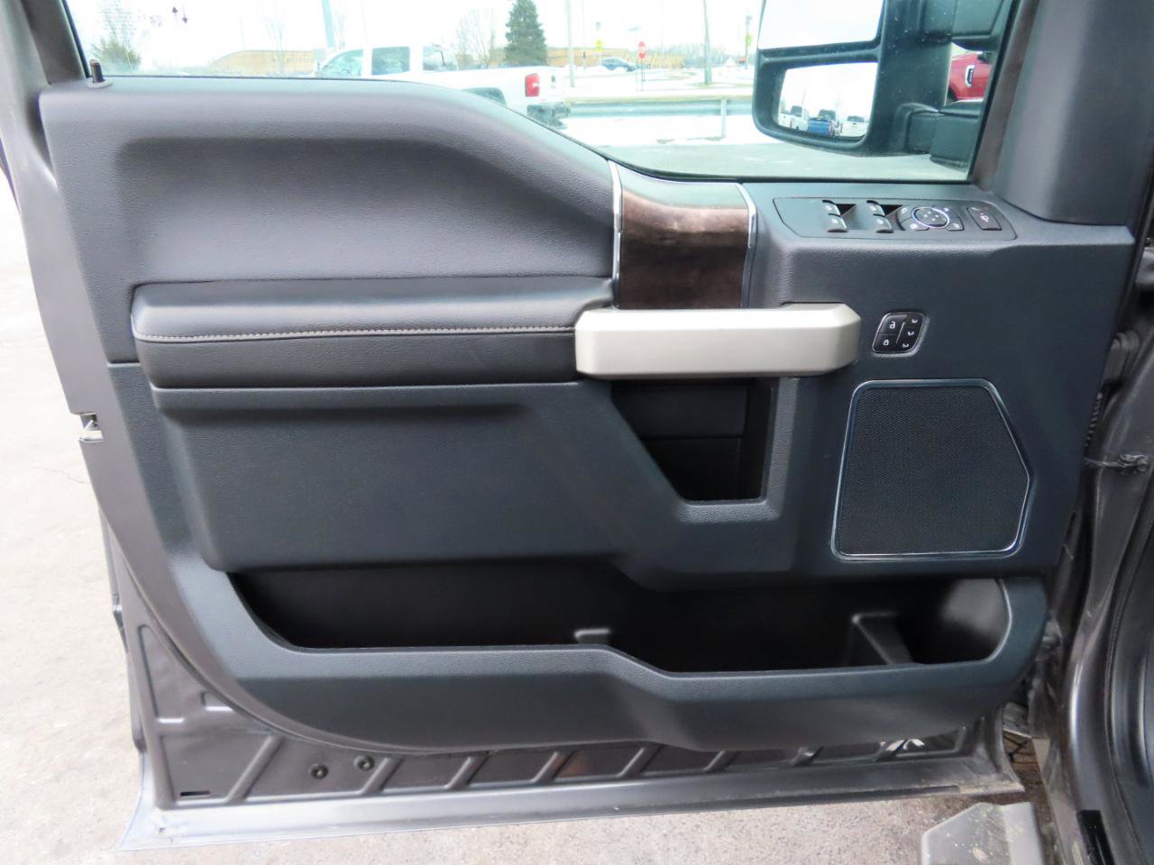 Used 2022 Ford F250 Lariat w/ Chrome Package image 27