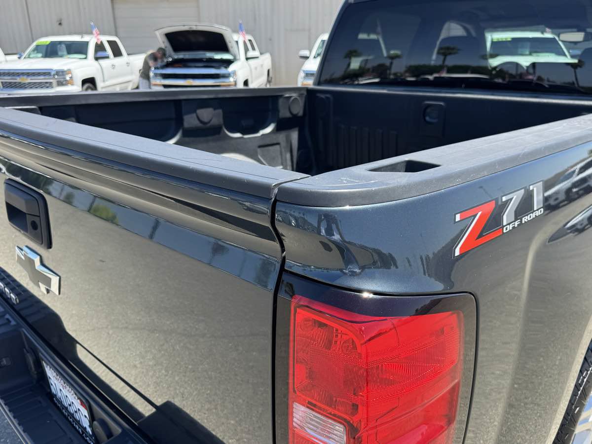 Used 2018 Chevrolet Silverado 1500 LT w/ All Star Edition AWD/4WD image 10