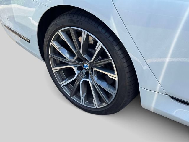 Used 2021 BMW 750i xDrive w/ M Sport Package AWD/4WD image 8