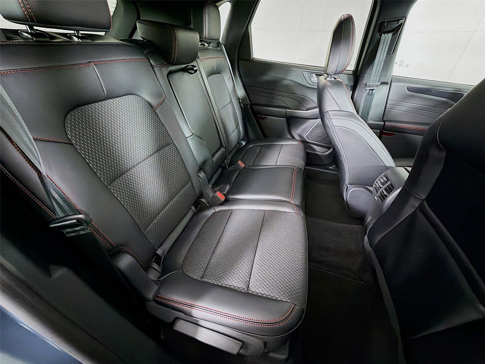 Used 2025 Ford Escape ST-Line w/ Cold Weather Package image 26