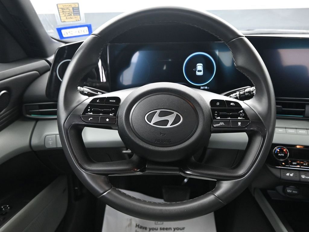 Used 2025 Hyundai Elantra Limited image 24