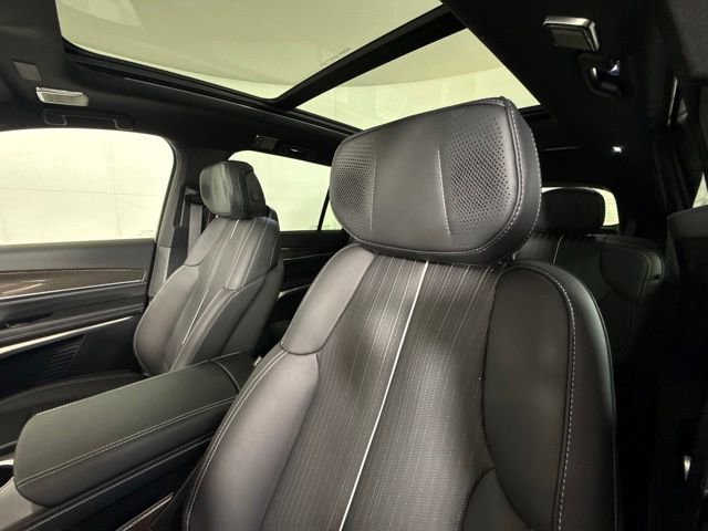 New 2026 Cadillac Vistiq Luxury AWD/4WD image 12