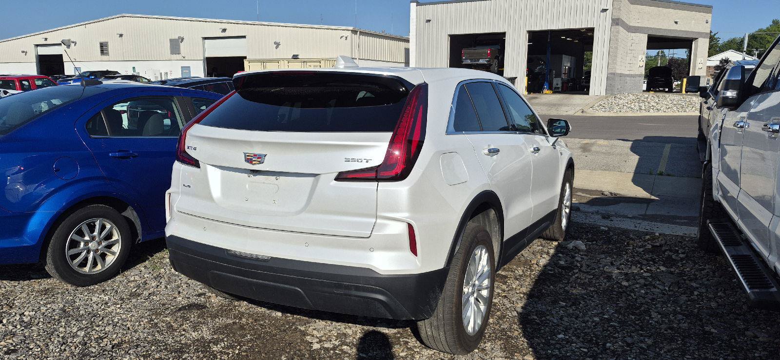 Used 2024 Cadillac XT4 Luxury w/ Cold Weather Package AWD/4WD image 3