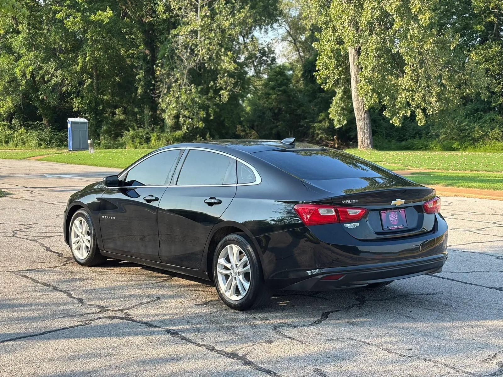 Used 2018 Chevrolet Malibu LT FWD image 3