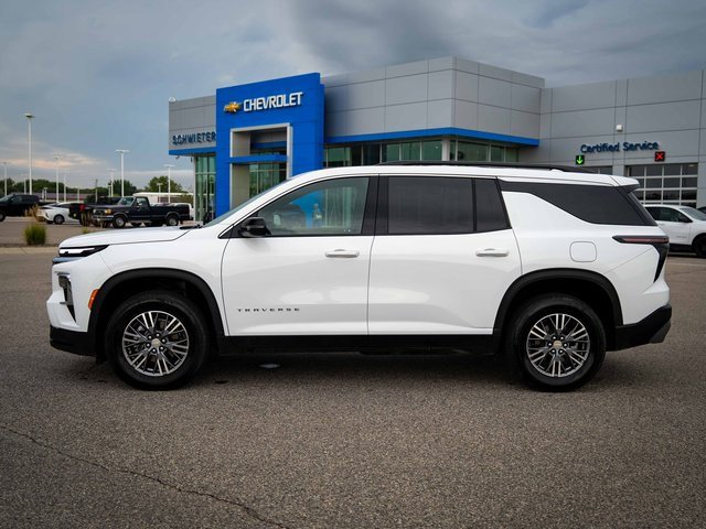 Used 2025 Chevrolet Traverse LT image 11