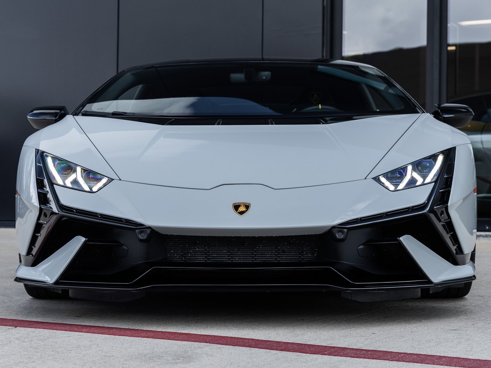 Used 2023 Lamborghini Huracan Tecnica image 4