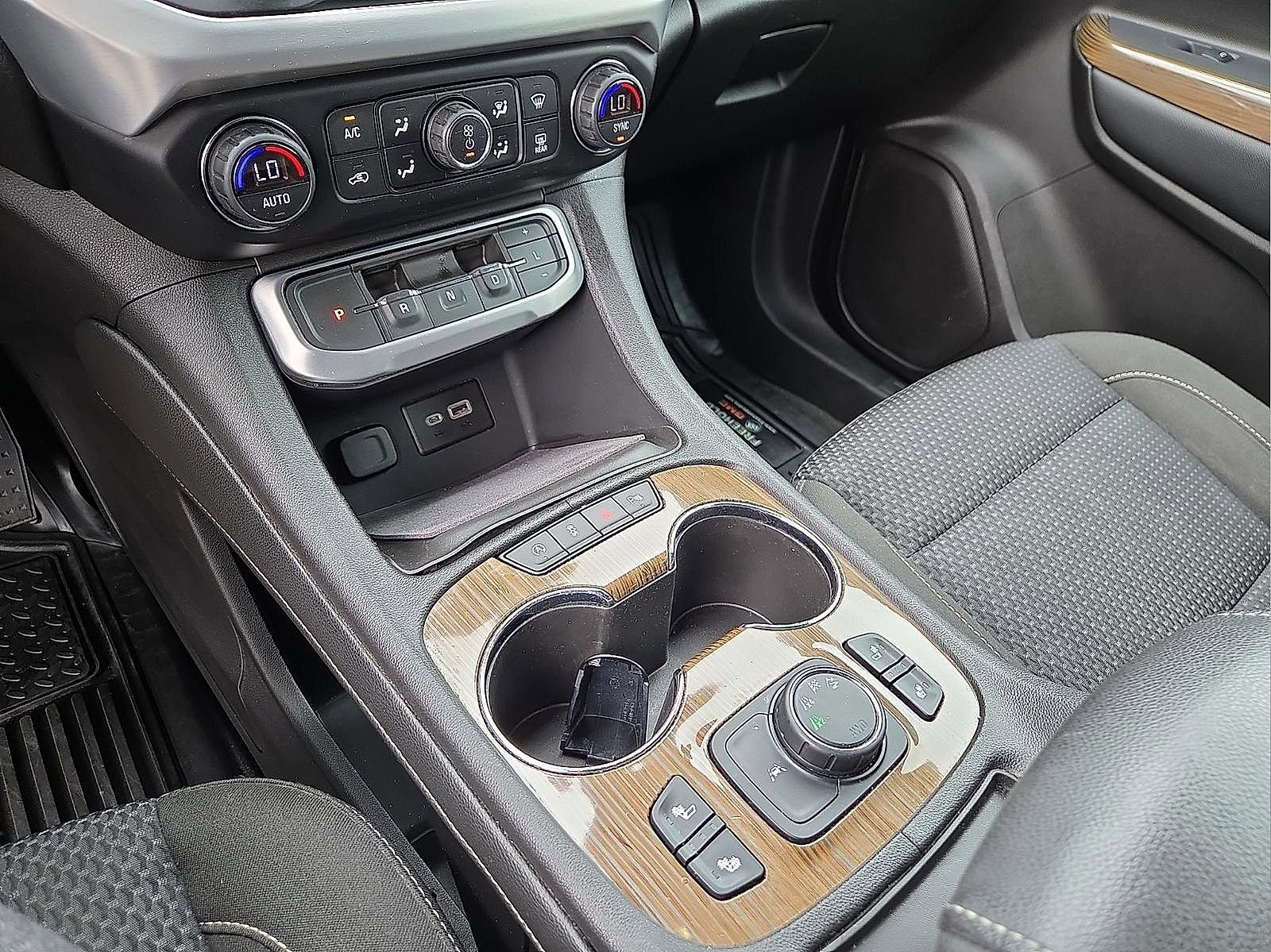 Used 2021 GMC Acadia SLE w/ Driver Convenience Package image 25