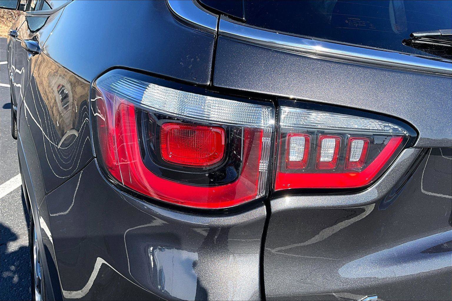 Used 2018 Jeep Compass Limited image 31