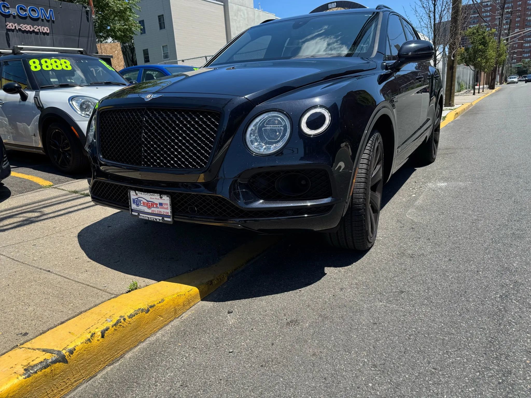 Used 2020 Bentley Bentayga Design Series image 2